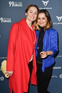 Anne-Catrin Wahls (ehemals Märzke) und Sarah Alles beim 99Fire Films Award während der Berlinale 2019 im Umspannwerk Alexanderplatz. Berlin, 14.02.2019