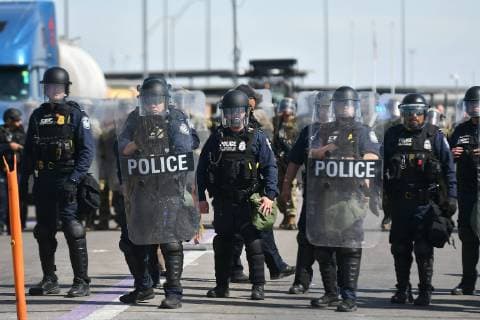 Border agents and soldiers of the US Army participate in an anti-riot drill at the International Bridge II, in Piedras Negras, Mexico and Eagle Pass, United States, 15 February 2019. Anti-riot drill at the Mexico-US border !ACHTUNG: NUR REDAKTIONELLE NUTZUNG!  Copyright: xMiguelxSierrax AME4149 20190215-636858686713131130