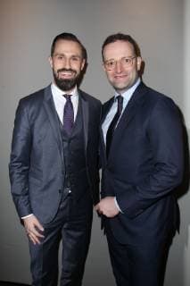 Jens Spahn mit Ehemann Daniel Funke, SIKO Kaefer Dinner 2019 waehrend der Muenchner Sicherheitskonferenz in Muenchen am 15.02.2019 *** Jens Spahn with husband Daniel Funke SIKO Kaefer Dinner 2019 during the Munich Security Conference in Munich on 15 02 2019