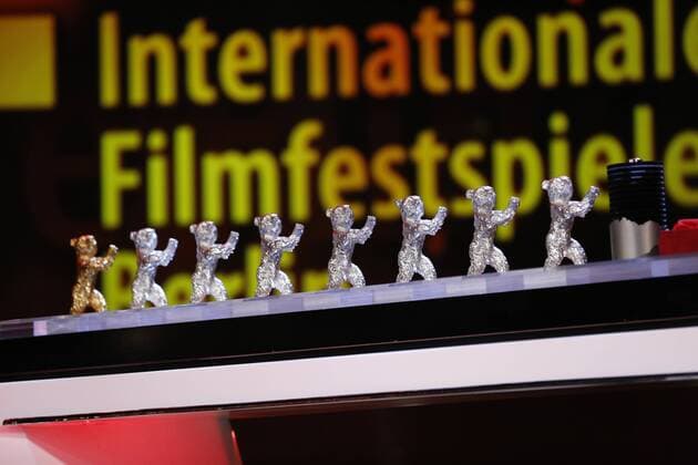 Bärenpreise auf der Bühne bei der Verleihung auf der 69. Berlinale am 16.02.2019 im Berlinale Palast in BerlinBärenpreise auf der Bühne bei der Verleihung auf der 69. Berlinale am 16.02.2019 im Berlinale Palast in Berlin