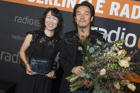 Regisseurin Hikari mit ihrem Produzenten und Filmproduzentin während der Preisverleihung des Panorama Publikums Preises (PPP) anlässlich der 69. Internationalen Filmfestspiele Berlin 69. Internationale Filmfestspiele Berlin - Preisverleihung