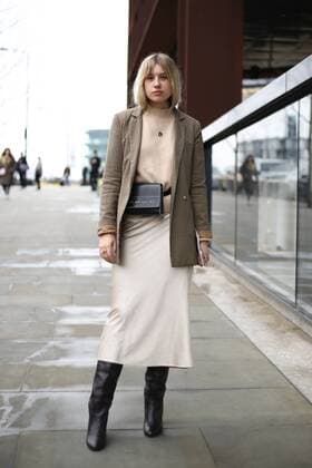 A chic showgoer attending the Alexa Chung show during London Fashion Week - Feb 16, 2019 - LFW: Fall 2019 Street Style Day 2, London England United Kingdom  Copyright: xValentinaxRanierix h_00581242