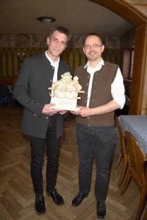 Lieblingsbiergarten bis 500 Plaetze Michael Smolka Rupert Wachter Maisinger Seehof Maising Preistraeger Muenchen 18.02.19 Hofbraeuhaus Bayerischer Wirtshauskultur Preisverleihung Fuer Lieblingsbiergarten und Bayerischer Stammtischbruder 2019 Wettbewerb Wirtshaus