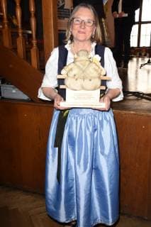 Lieblingsbiergarten bis 200 Plaetze Inge Blum Alte Roggenschaenke Roggenburg Preistraegerin Muenchen 18.02.19 Hofbraeuhaus Bayerischer Wirtshauskultur Preisverleihung Fuer Lieblingsbiergarten und Bayerischer Stammtischbruder 2019 Wettbewerb Wirtshaus