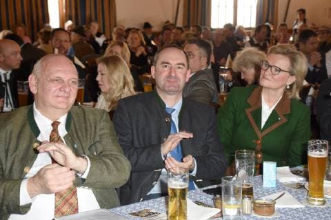 FRANZ Bergmueller Wirt Bayerische Wirtshauskultur Vorsitzender Hubert Aiwanger Minister Angela Inselkammer Muenchen 18.02.19 Hofbraeuhaus Bayerischer Wirtshauskultur Preisverleihung Fuer Lieblingsbiergarten und Bayerischer Stammtischbruder 2019 Wettbewerb Wirtshaus