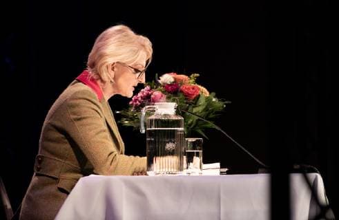Entertainment Bilder des Tages Desiree Nick Lesung: Nein ist das neue Ja, Die deutsche Reality-TV-Darstellerin, Unterhaltungskünstlerin, Schauspielerin, Autorin und Sängerin Desiree Nick hat beim Bamberger Literaturfestival ( BamLit ) aus ihrem Buch Nein ist das neue Ja gelesen. Bamberg Bayern Deutschland Kulturboden Hallstadt *** Desiree Nick Reading No is the new Yes The German reality TV actress entertainer actress author and singer Desiree Nick has read at the Bamberg Literature Festival BamLit from her book No is the new Yes Bamberg Bavaria Germany Kulturboden Hallstadt