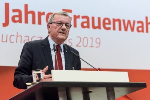 Die SPD-Bundestagsfraktion feiert den 100. Jahre Frauenwahlrecht Deutschland, Berlin - 18 02 2019: Veranstaltung der SPD-Bundestagsfraktion zu 100 Jahre Frauenwahlrecht – Unser Ziel ist Parität und Verleihung des Marie-Juchacz-Preises 2019. Im Bild ist Wilhelm Schmidt (Präsident der Arbeiterwohlfahrt e.V., AWO) zu sehen. Berlin Bundestag Berlin Deutschland