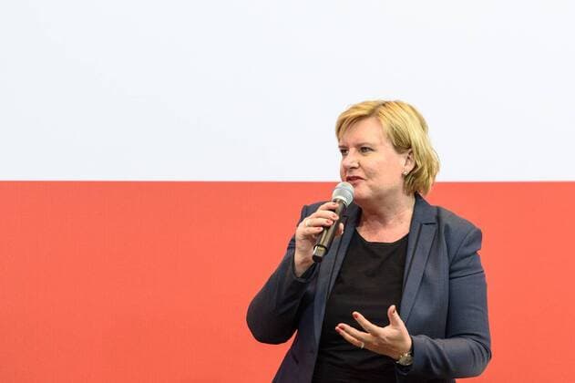 Die SPD-Bundestagsfraktion feiert den 100. Jahre Frauenwahlrecht Deutschland, Berlin - 18 02 2019: Veranstaltung der SPD-Bundestagsfraktion zu 100 Jahre Frauenwahlrecht – Unser Ziel ist Parität und Verleihung des Marie-Juchacz-Preises 2019. Im Bild ist Eva Högel (Stellvertretende Vorsitzende der SPD-Bundestagsfration) zu sehen. Berlin Bundestag Berlin Deutschland