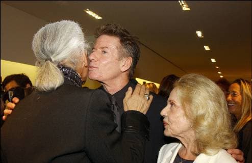 SOIREE D INAUGURATION DE LA BOUTIQUE CALVIN KLEIN DE L AVENUE MONTAIGNE: KARL LAGERFELD, CALVIN KLEIN & JEANNE MOREAU. 5446 2002-10-03 Boutique Calvin Klein Paris France Moreau, Jeanne; Lagerfeld, Karl; Klein, Calvin  Copyright: xFTWx STAR_5446_07