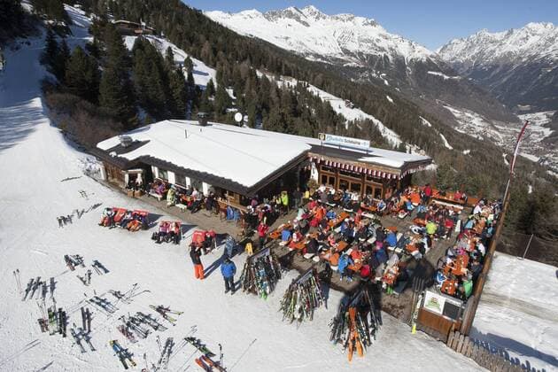 AUT, 2019-02-20; THEMENBILD WINTERTOURISMUS - FEATURE VOLL BESETZTE SKIGEBIETE IN TIROL: SKIGEBIET UND HUETTENZAUBER IN SOELDEN ;