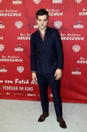 Jonas Dassler bei der Premiere des Kinofilms Der goldene Handschuh in der Astor Film Lounge HafenCity. Hamburg, 20.02.2019