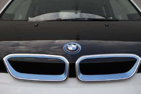 Freiburg Themenbild - BMW, Emblem, Logo Themenbild - BMW, Emblem, Logo Freiburg 21.02.2019 Motorhaube i3 BMW, Emblem, Werbeschild, Logo, Schriftzug, Reklame Featurebild, Symbolbild, Themenbild *** Freiburg theme BMW emblem logo theme BMW emblem logo Freiburg 21 02 2019 bonnet i3 BMW emblem advertising sign logo lettering advertising feature picture symbol picture theme picture Copyright: xFleigx xEibner-Pressefotox EP_dfg