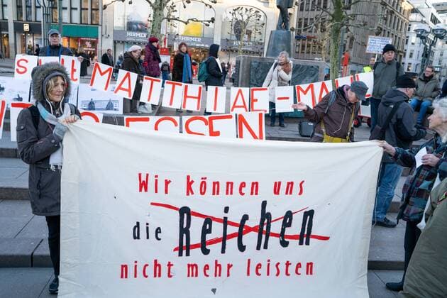 News Themen der Woche KW08 News Bilder des Tages Matthiae-Mahl 2019 - Gegendemonstration auf dem Hamburger Rathausmarkt - Demo;Matthiae-Mahl 2019 - Gegendemonstration auf dem Hamburger Rathausmarkt - Demo, Hamburg Hamburg Deutschland Rathausmarkt *** Matthiae Mahl 2019 Counterdemonstration at the Hamburg Town Hall Market Demo Matthiae Mahl 2019 Counterdemonstration at the Hamburg Town Hall Market Demo Hamburg Hamburg Germany Town Hall Market