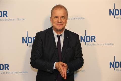 Hamburg Hubertus Meyer-Burckhardt beim Fototermin NDR Talk Show Talkshow am 22.2.2019 im NDR Fernsehstudio Hamburg Lokstedt vor der Sendung am gleichen Abend *** Hamburg Hubertus Meyer Burckhardt at the photo shoot NDR Talk Show talk show on 22 2 2019 at NDR Fernsehstudio Hamburg Lokstedt before the show on the same evening