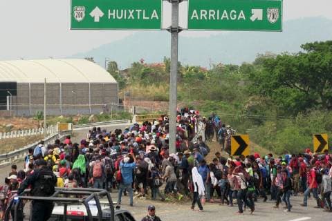 February 22, 2019 - EUM20190222NAC38.JPG .HUIXTLA, Chi. MigrantsMigrantes-Caravana.- 22 de febrero de 2019. Aspectos del avance de la Caravana Migrante, que luego de caminar 12 horas llegaron a Huixtla en donde policias federales les impidieron la entrada a la cabecera municipal para descansar en el parque como lo hicieron integrantes de las caravanas pasadas. Foto: Agencia EL UNIVERSALEELG  - ZUMAu78_ 20190222_zaf_u78_095 Copyright: xElxUniversalx