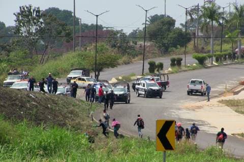 February 22, 2019 - EUM20190222NAC41.JPG .HUIXTLA, Chi. MigrantsMigrantes-Caravana.- 22 de febrero de 2019. Aspectos del avance de la Caravana Migrante, que luego de caminar 12 horas llegaron a Huixtla en donde policias federales les impidieron la entrada a la cabecera municipal para descansar en el parque como lo hicieron integrantes de las caravanas pasadas. Foto: Agencia EL UNIVERSALEELG  - ZUMAu78_ 20190222_zaf_u78_097 Copyright: xElxUniversalx