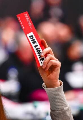 News Themen der Woche KW08 News Bilder des Tages Deutschland, Bonn, 23.02.2019 Stimmabgabe, auf dem Europaparteitag Die Linke Bundesparteitag zur Europawahl der Linken *** Germany Bonn 23 02 2019 Voting at the European Parliament Conference The Left Federal Party Conference on the European Left Election