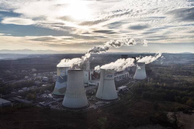 IMAGO Nature: Unsere Erde, Energiequellen, Kohlekraftwerke Braunkohlekraftwerk des polnischen Energiekonzerns PGE (Polska Grupa Energetyczna), aufgenommen in Bogatynia, 06.10.2018. Bogatynia Poland *** Lignite-fired power plant of the Polish energy group PGE Polska Grupa Energetyczna recorded in Bogatynia 06 10 2018 Bogatynia Poland Copyright: xFlorianxGaertner photothek.netx