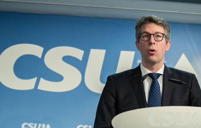 , CSU-Generalsekretär Markus Blume bei der Pressekonferenz im Anschluss. Die Christlich Soziale Union ( CSU ) hat am 25.2.2019 in München eine Vorstandssitzung abgehalten. Zu Gast war der Präsident des Bundesverbands der Deutschen Industrie ( BDI ) Dieter Kempf. Munich Bavaria Germany FSJ-Haus