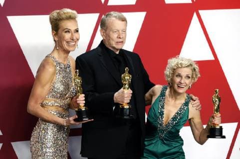 Kate Biscoe, Greg Cannom und Patricia Dehaney mit dem Oscar für das Beste Make-up und beste Frisuren in Vice - Der zweite Mann im Press Room der Oscar Verleihung 2019 91st Annual Academy Awards im Hollywood & Highland Center. Los Angeles, 24.02.2019