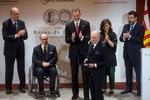Spain s King Felipe VI (3-L) gives to businessman Mariano Puig (3-R) the Spanish Kingdom Award for his business career in L Hospitalet de Llobregat, Barcelona, Spain, 25 February 2019. Spanish Kingdom Award !ACHTUNG: NUR REDAKTIONELLE NUTZUNG!  Copyright: xQuiquexGarciax GRAF3610 20190225-636867245798762771