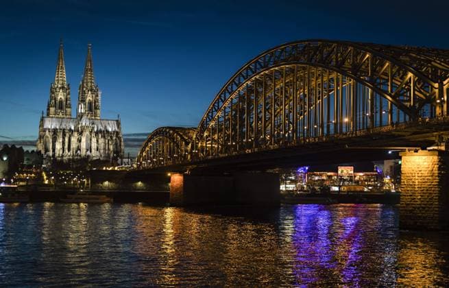 Flussreisen, der Rhein Köln 24.02.2019 Kölner Dom und Hohenzollernbrücke zur blauen Stunde - Kölner Dom zur blauen Stunde