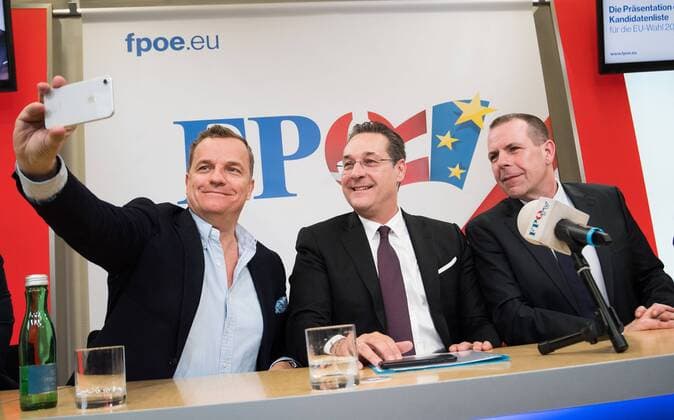 News Themen der Woche KW09 News Bilder des Tages 26.02.2019, FPOe-Medienzentrum, Wien, AUT, FPOe, Pressekonferenz mit Praesentation der Kandidatenliste zur EU-Wahl. im Bild Mitglied des EuropaparlamentsFPOe Georg Mayer, Vizekanzler Heinz-Christian Strache (FPOe) und Mitglied des Europaparlaments und Generalsekretaer FPOe Harald Vilimsky MEP Georg Mayer (Europe of Nations and Freedom Group), Austrian Vice Chancellor Heinz-Christian Strache and MEP Harald Vilimsky (Europe of Nations and Freedom Group ) during media conference of the Austrian Freedom Party a presentation of the canidates for EU elections in Vienna, Austria on 2019 02 26. *** 26 02 2019 FPOe Media Centre Vienna AUT FPOe Press conference with presentation of the list of candidates for the EU election in the photo Member of the European ParliamentFPOe Georg Mayer Vice-Chancellor Heinz Christian Strache FPOe and Member of  EP_gru