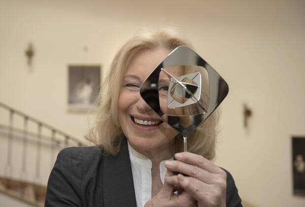 Maren KROYMANN, Schauspielerin, mit dem Grimme Preis in der Kategorie Unterhaltung - die Comedy Kroymann. Pressekonferenz zur Bekanntgabe der Preistraeger fuer den 55. Grimme-Preis 2019 am 26.02.2019 in Essen Deutschland.