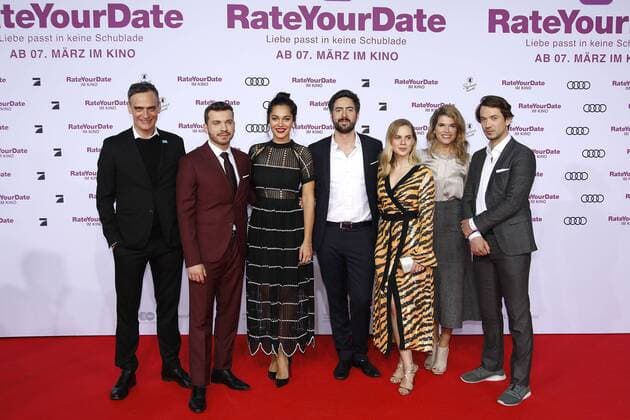 Entertainment Themen der Woche KW09 Entertainment Bilder des Tages Anatole Taubman, Edin Hasanovic, Nilam Farooq, Regisseur David Dietl, Alicia von Rittberg, Anke Engelke und Marc Benjamin, die Schauspieler bei der Rate Your Date Film Premiere am 26.2.2019 in Berlin Rate Your Date Filmpremiere in Berlin *** Anatole Taubman Edin Hasanovic Nilam Farooq director David Dietl Alicia from Rittberg Anke Engelke and Marc Benjamin the actors at the Rate Your Date film premiere on 26 2 2019 in Berlin Rate Your Date film premiere in Berlin 