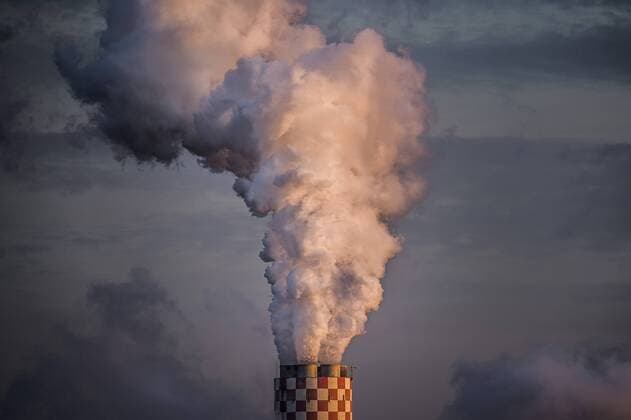 IMAGO Nature: Unsere Erde, Energiequellen, Kohlekraftwerke IMAGO Nature: Unsere Erde, Umweltverträgliche Herausforderungen, Kohlendioxid Das Braunkohle-Kraftwerk im polnischen Bogatynia des polnischen Energiekonzerns PGE (Polska Grupa Energetyczna), aufgenommen im Morgenlicht. Schlegel, 25.02.2019. Schlegel Deutschland *** The lignite power plant in Bogatynia, Poland, of the Polish energy group PGE Polska Grupa Energetyczna photographed in the morning light Schlegel 25 02 2019 Schlegel Germany Copyright: xFlorianxGaertner photothek.netx