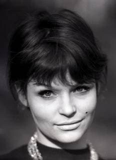 01.04.1963, Berlin, DDR - Angelica Domroese, Schauspielerin. (Angelica Domroese, aussen, Aussenaufnahme, Berlin, DDR, deutsch, Deutsche Demokratische Republik, Deutschland, Domroese, Europa, europaeisch, Fernsehen, Film, Filmschauspielerin, GDR, historisch, Mensch, Persoenlichkeit, Person, pmscartandhistory, Portraet, Portrait, QF, Quadrat, Querformat, s w, Schauspielerin, schwarz weiss, schwarz-weiss, Schwarzweiss, Theaterschauspielerin, Westeuropa, Zeitdokument, Zeitgeschichte) 630401KF533DOMROESE.JPG *** 01 04 1963 Berlin GDR Angelica Domroese actress Angelica Domroese outside outdoor shot Berlin GDR German Democratic Republic Germany Domroese Europe European television film film actress GDR historical human personality person pmscartandhistory portrait QF square landscape s w actress black white black white theatre actress Western Eu