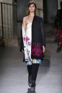 Paris Fashion Week. Defile PAP Automne-Hiver 2019 2020. DRIES VAN NOTEN. Dries Van Noten, Womenswear Autumn-Winter 2019, Milan, Italy Editorial use only Copyright: xGuyxMarineaux STAR_235840_047
