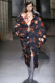 Paris Fashion Week. Defile PAP Automne-Hiver 2019 2020. DRIES VAN NOTEN. Dries Van Noten, Womenswear Autumn-Winter 2019, Milan, Italy Editorial use only Copyright: xGuyxMarineaux STAR_235840_054