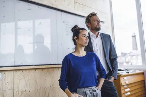 Mature man and his assistent, standing in office in front of white board model released Symbolfoto property released  RIBF00844