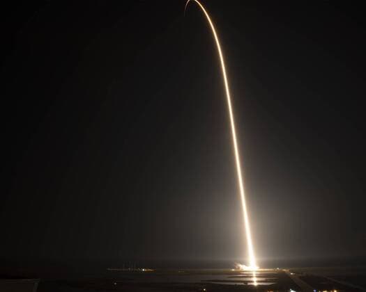 News Themen der Woche KW09 News Bilder des Tages A SpaceX Falcon 9 rocket lifts off at 2:49 AM from Launch Complex 39A at the Kennedy Space Center, Florida on March 2, 2019. SpaceX launched an unmanned Crew Dragon spacecraft to the International Space Station under NASA s commercial crew program. The mission, called Demo 1 will test the systems on the vehicle in preparation for launching astronauts to the Station. SpaceX plans to begin launching crews to the outpost from the Historic Launch Complex sometime this summer. .  KSP20190302001 JOExMARINOx-xBILLxCANTRELL