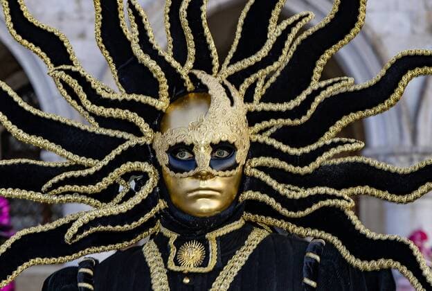 Italien, Italy, Venedig, Venice, 01.03.2019: Karneval in Venedig. Das besondere amCarnevale Veneziano sind die farbenprächtigen Masken und die kunstvollen Kostüme.