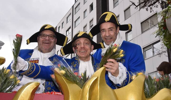 Entertainment Themen der Woche KW10 Entertainment Bilder des Tages Elton, l-r, Bernhard Hoecker und Kai Pflaume, l-r, als Karnevalisten beim traditionellen Rosenmontagszug in Köln, aufgenommen am 04.03.2019. . *** Elton l r Bernhard Hoecker and Kai Pflaume l r as carnivalists at the traditional Rosenmontagszug in Cologne recorded on 04 03 2019