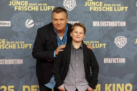 18.12.2018. Weltpremiere in der Essener Lichtburg. DER JUNGE MUSS AN DIE FRISCHE LUFT Kinostart: 25. Dezember 2018 im Verleih von Warner Bros. Pictures Germany. Hape Kerkeling, Julius Weckauf. Essen Lichtburg, Kettwiger Str. Nordrhein-Westfalen Deutschland