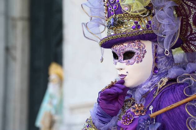 February 28, 2019 - Venice, Italy - A reveller pose for a portrait during the Venice Carnival, on February 28, 2019 in Venice, Italy. The theme for the 2019 edition of Venice Carnival is Blame the Moon! and will run from the 16th of February to 5th of March 2019. Venice Italy  - ZUMAn230 20190228_zaa_n230_1367 Copyright: xMatteoxChinellatox