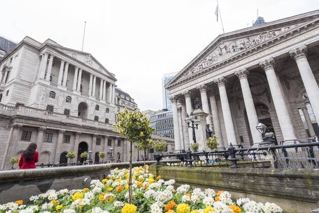 (190307) -- LONDON, March 7, 2019 -- A woman makes a phone call in front of the Bank of England (L) in London, on March 6, 2019. As Britain is set to leave the European Union (EU) on March 29, UK Finance firms have been preparing for a no-deal scenario that they believe would be catastrophic for the nation s economy. TO GO WITH: Spotlight: UK Finance firms prepare for catastrophic no-deal Brexit scenario ) UK-BREXIT-ECONOMY StephenxChung 