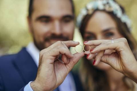 Happy bridal couple showing their wedding rings, close-up model released Symbolfoto  JSMF00569