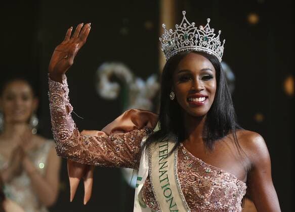 Entertainment Themen der Woche KW10 Entertainment Bilder des Tages March 8, 2019 - Pattaya, Thailand - A beauty contestant from USA, Jazell Barbie Royale (L) seen waving after winning the annual Miss International Queen 2019 transvestite contest at the beach resort town of Pattaya, Thailand. Pattaya Thailand - ZUMAs197 20190308_zaa_s197_177 Copyright: xChaiwatxSubprasomx