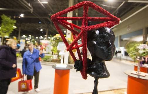 (190308) -- TORONTO, March 8, 2019 (Xinhua) -- People look at hats made from plants during the 2019 Canada Blooms in Toronto, Canada, March 8, 2019. The annual world-class event connects people to the joys and benefits of nature through experiences with gardens and flowers from March 8 to 17. (Xinhua Zou Zheng) CANADA-TORONTO-CANADA BLOOMS 