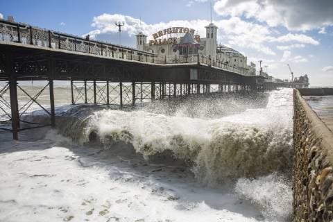 March 10, 2019 - Brighton, East Sussex, United Kingdom - Brighton, UK. Powerful waves and high winds are hitting the Brighton Palace Pier and Brighton and Hove beach. credit: LNP Brighton United Kingdom  - ZUMAl94_ 20190310_zaf_l94_037 Copyright: xHugoxMichielsx