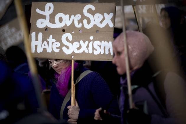 International Woman s Day Berlin DEU, Deutschland, Germany, Berlin, 08.03.2019 Demonstranten mit Plakat Love Sex Hate Sexism auf dem Internationalen Frauentag unter dem Motto Feiern Streiken Weiterkaempfen am 8. Maerz in Berlin. Die Demostration zum Frauentag fordert die Gleichberechtigung und mehr Rechte von Frauen, die sexuelle Selbstbestimmung und protestiert gegen sexuelle Gewalt an Frauen und patriachale Strukturen . Der Frauentag wurde auf Anregung der deutschen Sozialdemokratin ClaraZetkin erstmals am 19. Maerz 1911 in Deutschland und in Nachbarlaendern organisiert. Seit 1921 wird der Frauentag jaehrlich am 8. Maerz gefeiert und ist seit diesem Jahr Feiertag in Berlin. Participants with poster Love Sex Hate Sexism in favour of women s rights during the International Woman s Day in Berlin, Germany, 08 March 2019. Under the theme Cel