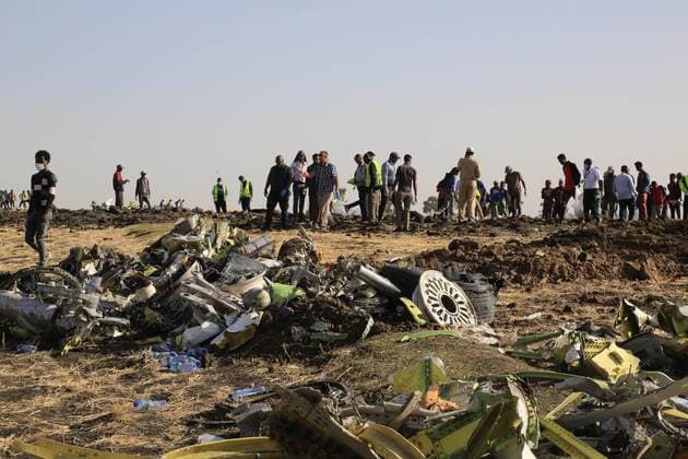 News Themen der Woche KW11 News Bilder des Tages ADDIS ABABA, ETHIOPIA - MARCH 11: Rescuers work at the crash site of Ethiopian Airlines flight ET302 during the continuing recovery efforts on March 11, 2019 in Addis Ababa, Ethiopia. A Nairobi-bound Ethiopian Airlines flight ET302 crashed shortly after taking off from Addis Ababa on Sunday, killing all 157 people on board. Both the digital flight data recorder (DFDR) and cockpit voice recorder (CVR) on the crashed aircraft have been recovered, Ethiopian Airlines said on Monday in a statement.  Copyright: xVCGx CFP111199792582