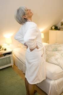 IMAGO Creative: Internationaler Frauenmonat, Gesundheit, Frauen in der Menopause Seniorin zuhause, Frau in Wechseljahren - senior at home *** Senior citizen at home Woman in menopause senior at home  1059300304