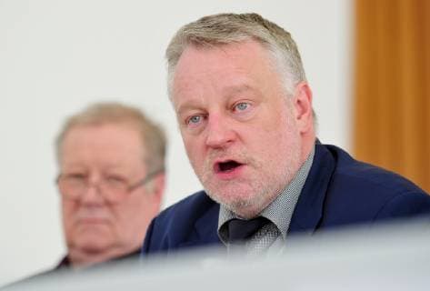 Bei der Landespressekonferenz gibt Kulturminister Ulrich Commercon am Dienstag (12.03.2019) den Startschuss für ein neues Musikfestival in 2020 in der Staatskanzlei Saarbrücken. Im Bild: Ulich Commercon, Kulturminister.