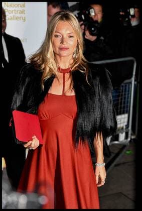 . 12 03 2019. London, United Kingdom. Duchess of Cambridge- 2019 Portrait Gala. Kate Moss join Catherine, The Duchess of Cambridge, attend s the 2019 Portrait Gala, held at the National Portrait Gallery in London. Her Royal Highness meets members of the Gallery s Youth Forum and view artwork produced by some of the National Portrait Gallery s outreach programmes.  xAndrewxParsonsx xi-Imagesx IIM-19415-0038