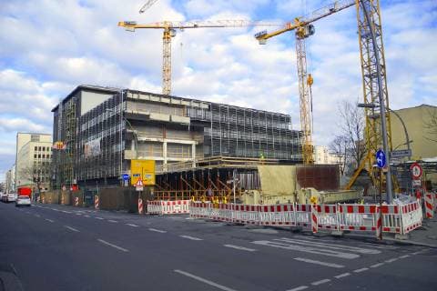 Baustelle fuer die Sony Music-Zentrale in Schoeneberg an der Buelowstrasse Ecke Steinmetzstrasse (nach Abriss ehemals Commerzbank-Gebaeude) . Die Zentrale kommt von Muenchen nach Berlin.